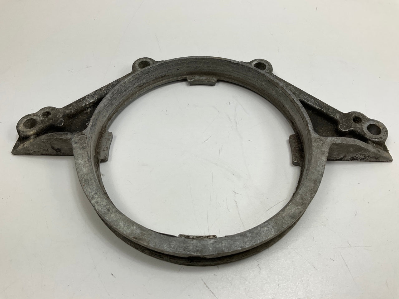 USED #1429 Rear Main Seal Cover Housing Retainer OEM For 90-96 Nissan 300zx Z32