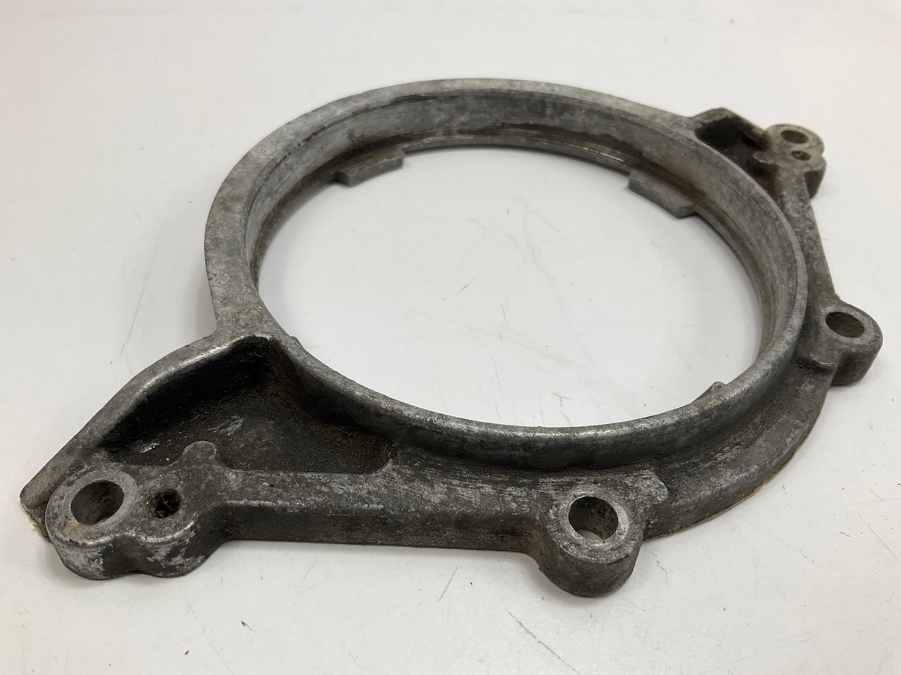 USED #1429 Rear Main Seal Cover Housing Retainer OEM For 90-96 Nissan 300zx Z32
