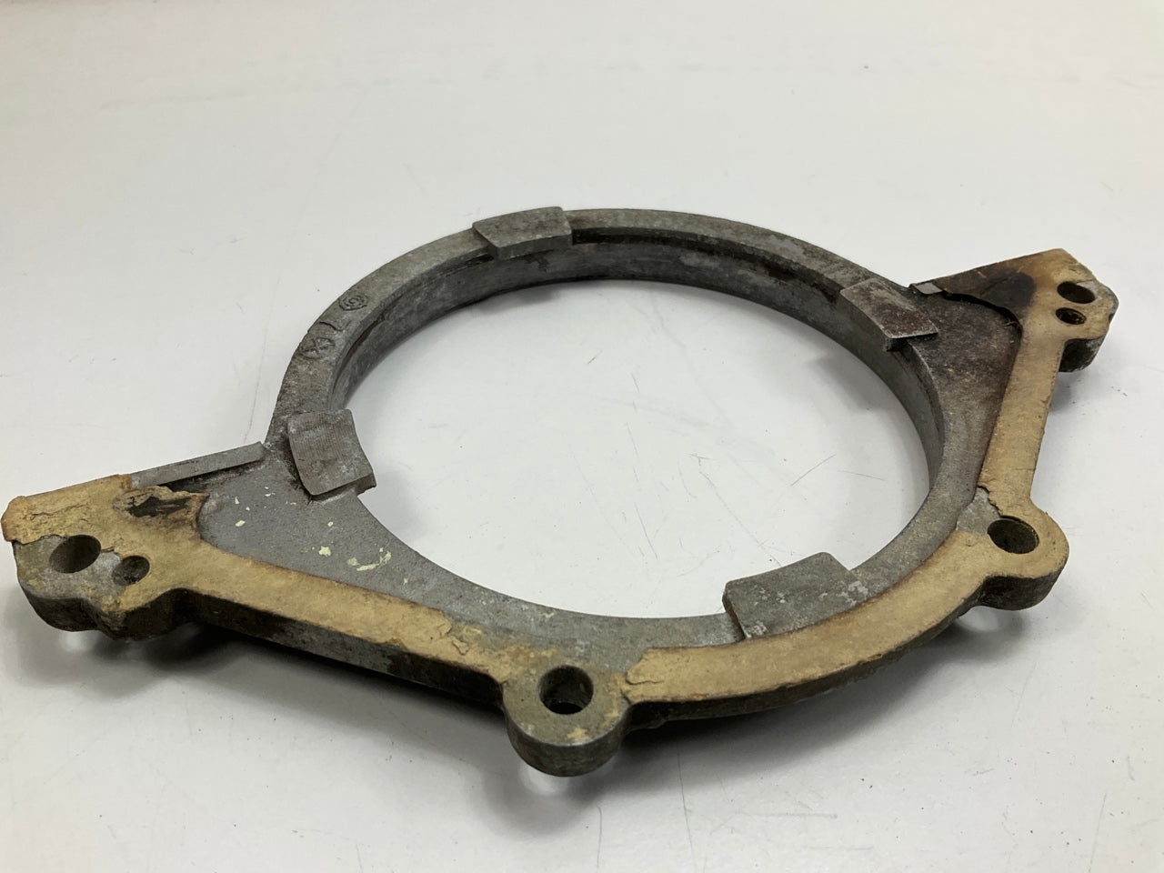 USED #1429 Rear Main Seal Cover Housing Retainer OEM For 90-96 Nissan 300zx Z32