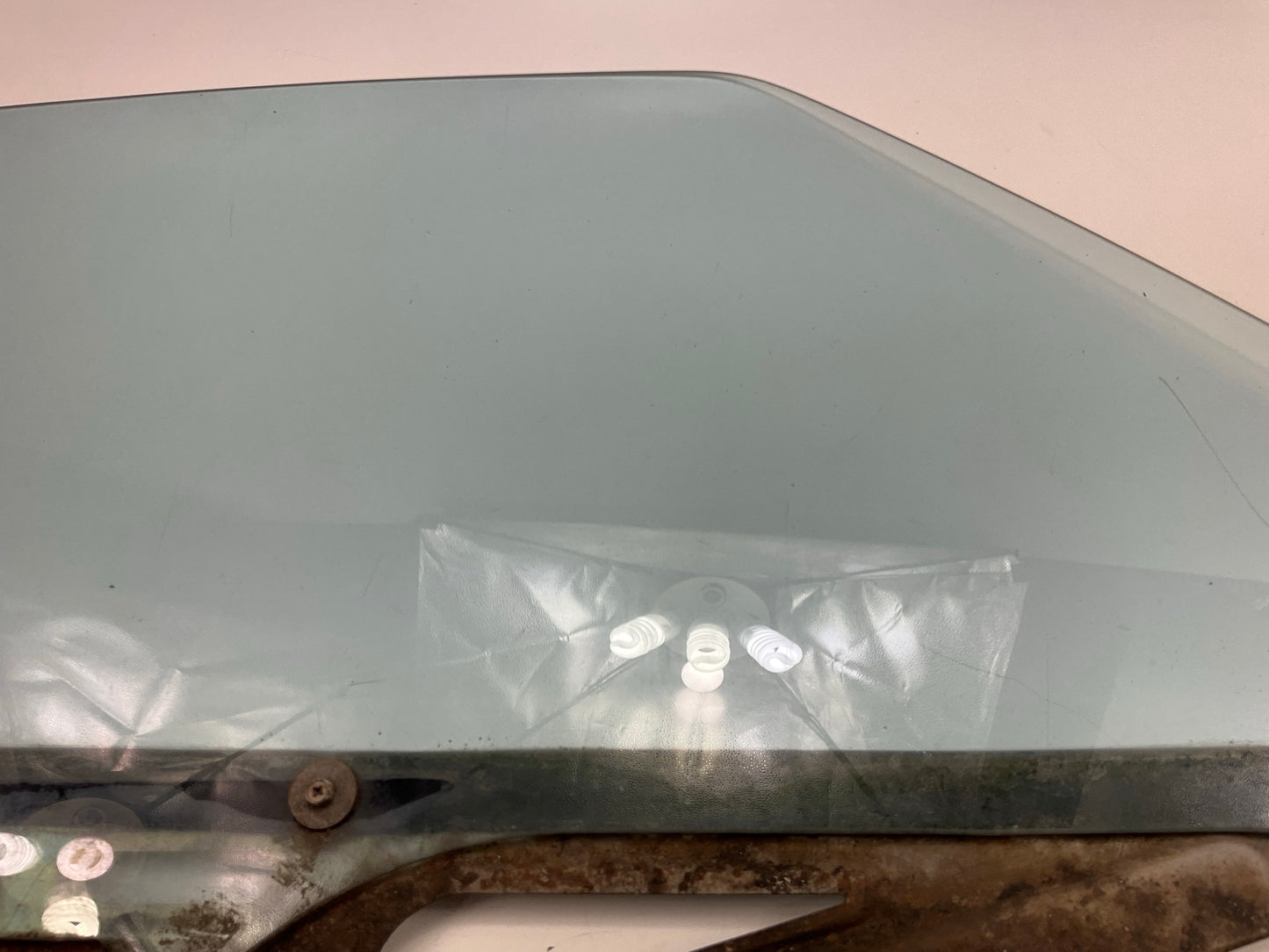 USED #15048 - Right Passengers Door Window Glass For 70-76 Datsun 240z 260z 280z