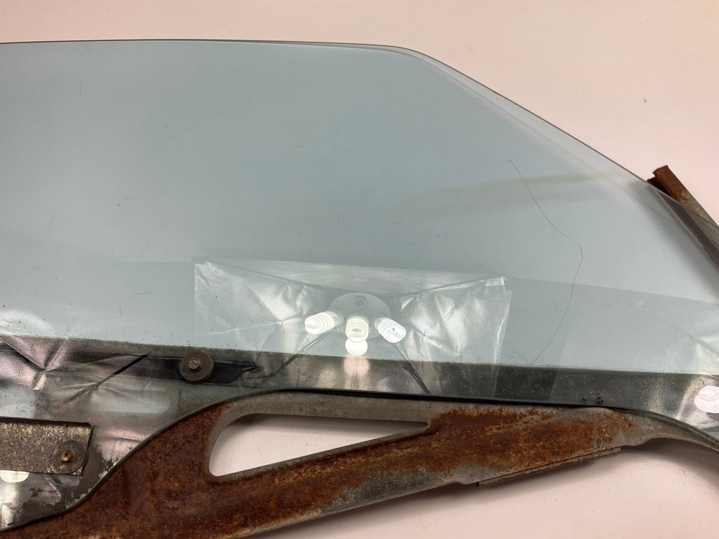 USED #15050 - Passengers Right Door Window Glass For 70-76 Datsun 240z 260z 280z