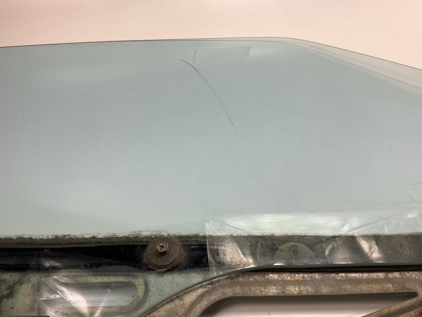 USED, HAS A SCRATCH, SEE PHOTOS Right Door Glass For 70-76 Datsun 240z 260z 280z