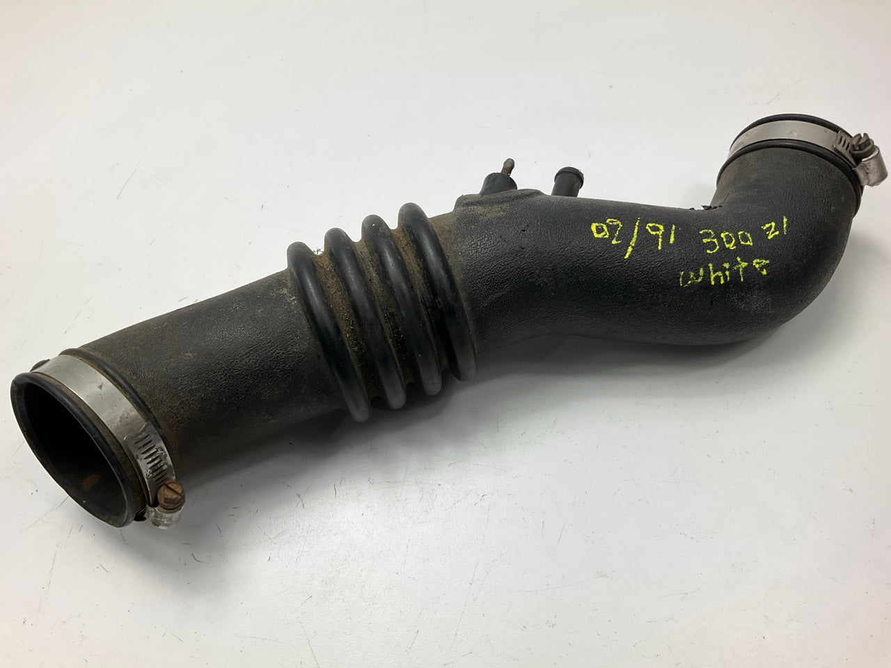 USED - Right Air Intake Tube Rubber Boot MAF Inlet Pipe For 90-96 300zx Z32 N/A