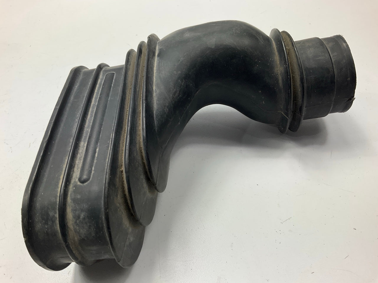 USED #283 OEM Air Cleaner Air Intake Box Duct 62861-P7900 For 81-83 280zx Turbo