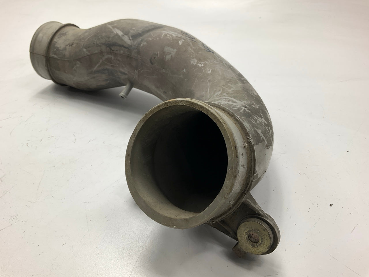 USED #290 Hard Plastic Air Tube Intake Duct Elbow OEM For 84-89 Nissan 300zx Z31