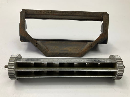 USED, Center Dash Heater HVAC Air Vent For 1970-1973 Datsun 240z