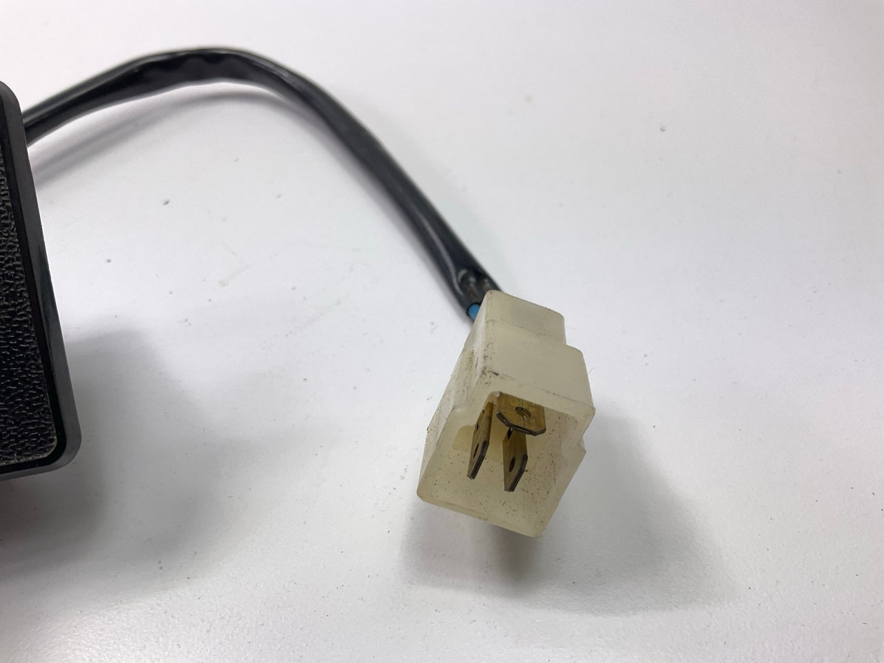 USED - Optional ''large'' Antenna Switch 3-pin Connector For Datsun 240z 260z 280z