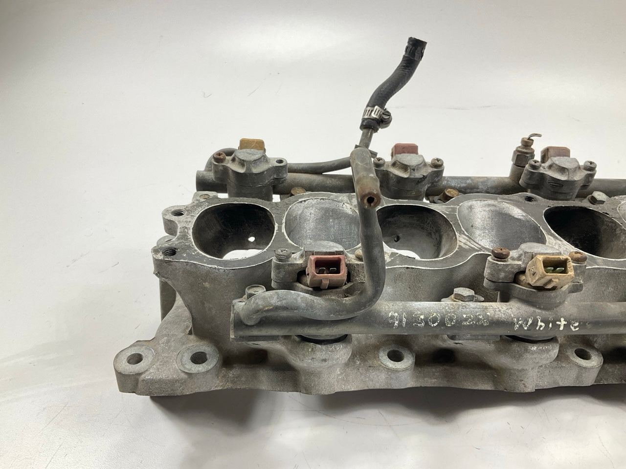 USED - Lower Intake Manifold Plenum WITH Fuel Rail & Injectors OEM For 90-96 Z32