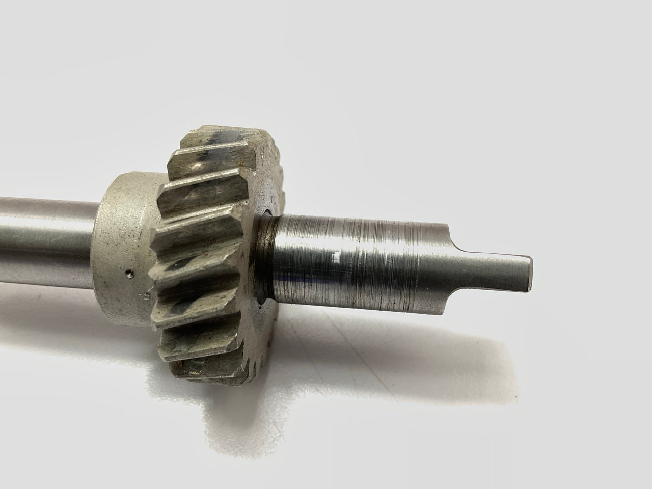 USED #498 Engine Oil Pump Drive Shaft Spindle For 81-83 Datsun 280zx Turbo L28ET
