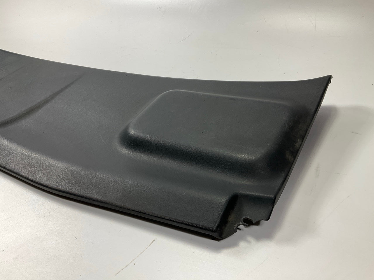 USED - ROUGH, SEE PHOTOS Hatch Finisher Center Panel Black For 90-92 300zx Z32