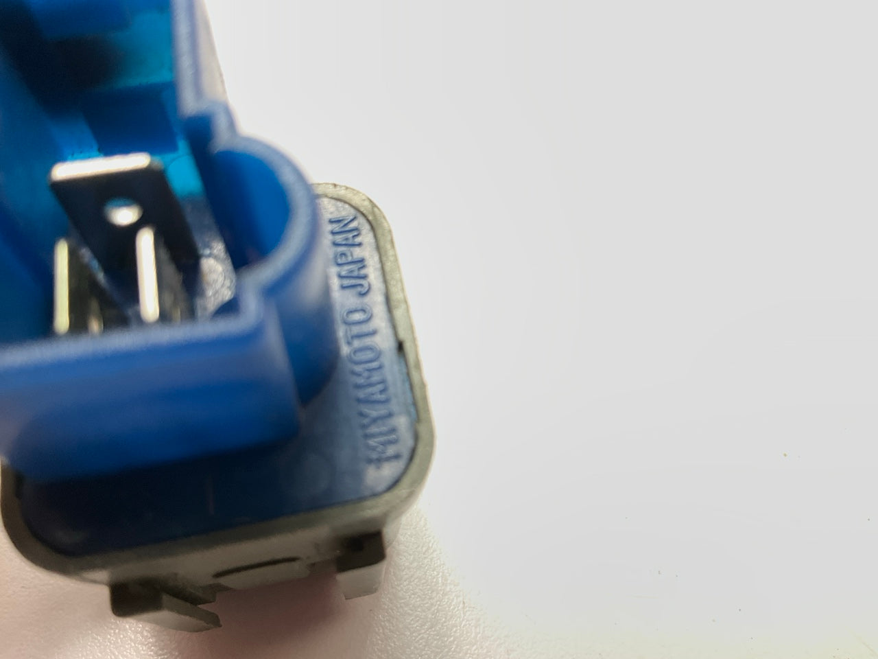 USED OEM 25630-C9960 Multi-purpose 3-Pin Gray/Blue Relay For Nissan