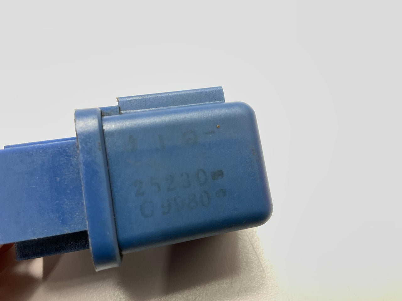 USED #556 - 4-pin A/C Air Conditioning Control Relay 25230-C9980