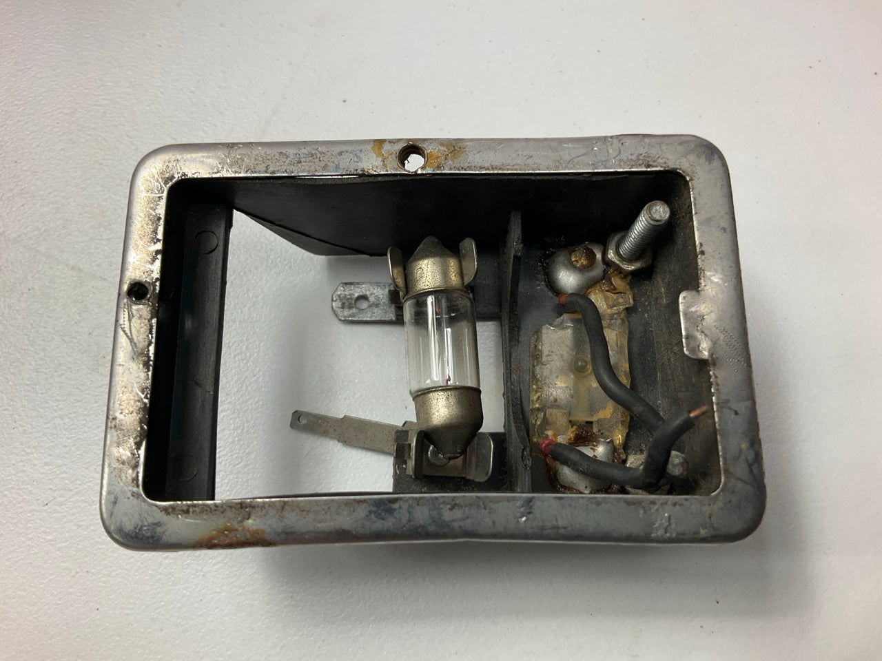 USED, VERY ROUGH #735 Overhead Map Light Overhead Lamp OEM For Datsun 240z 260z
