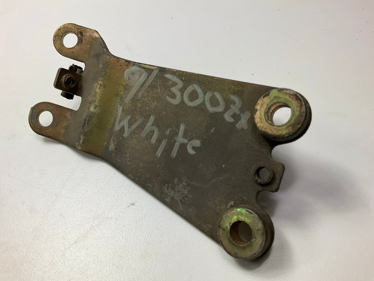 VSV Vacuum Switch Valve Vacuum Solenoid Bracket, RIGHT, OEM For 90-96 300zx Z32