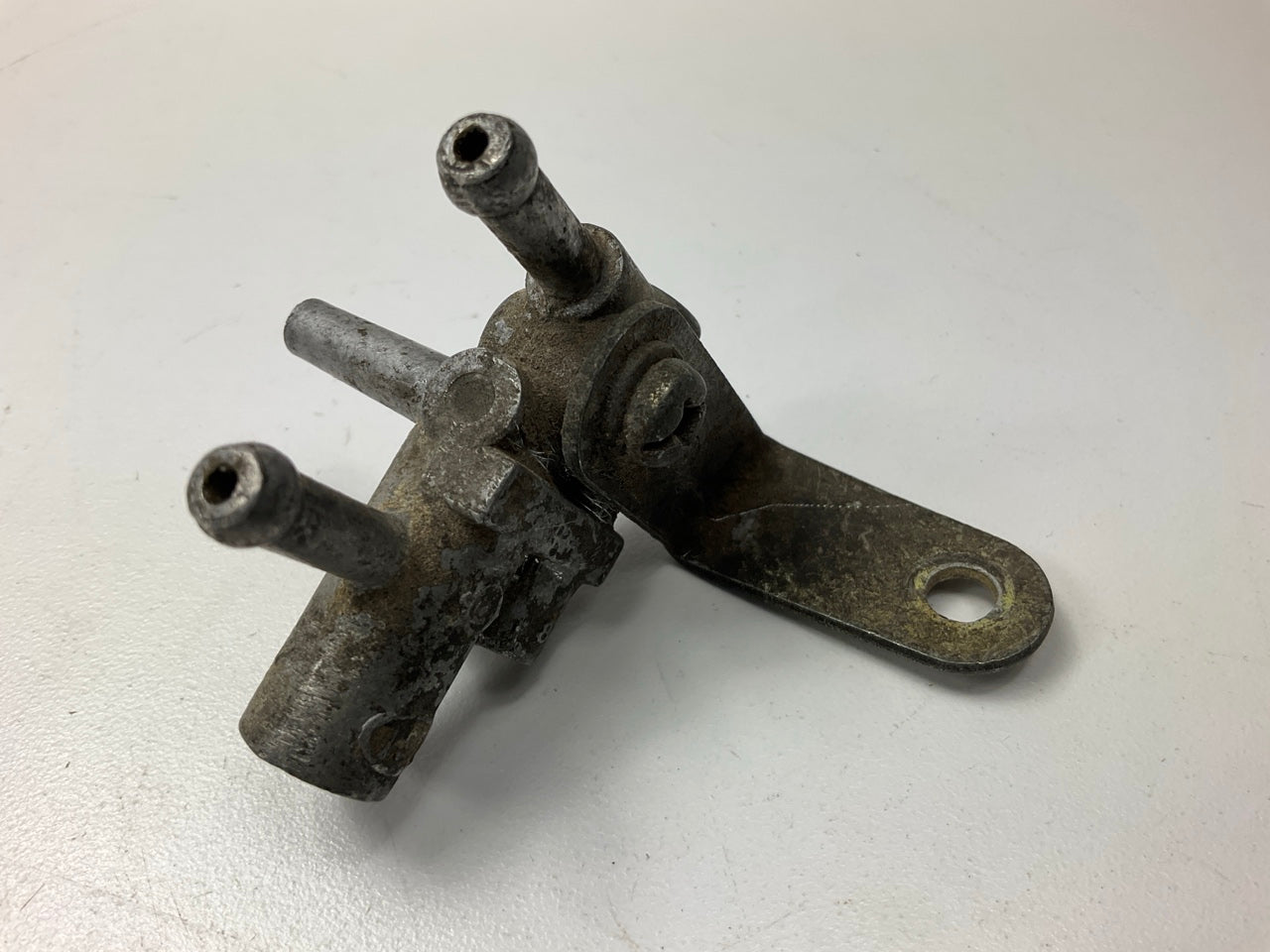 USED - Engine Vacuum Line Block OEM For Datsun 240Z