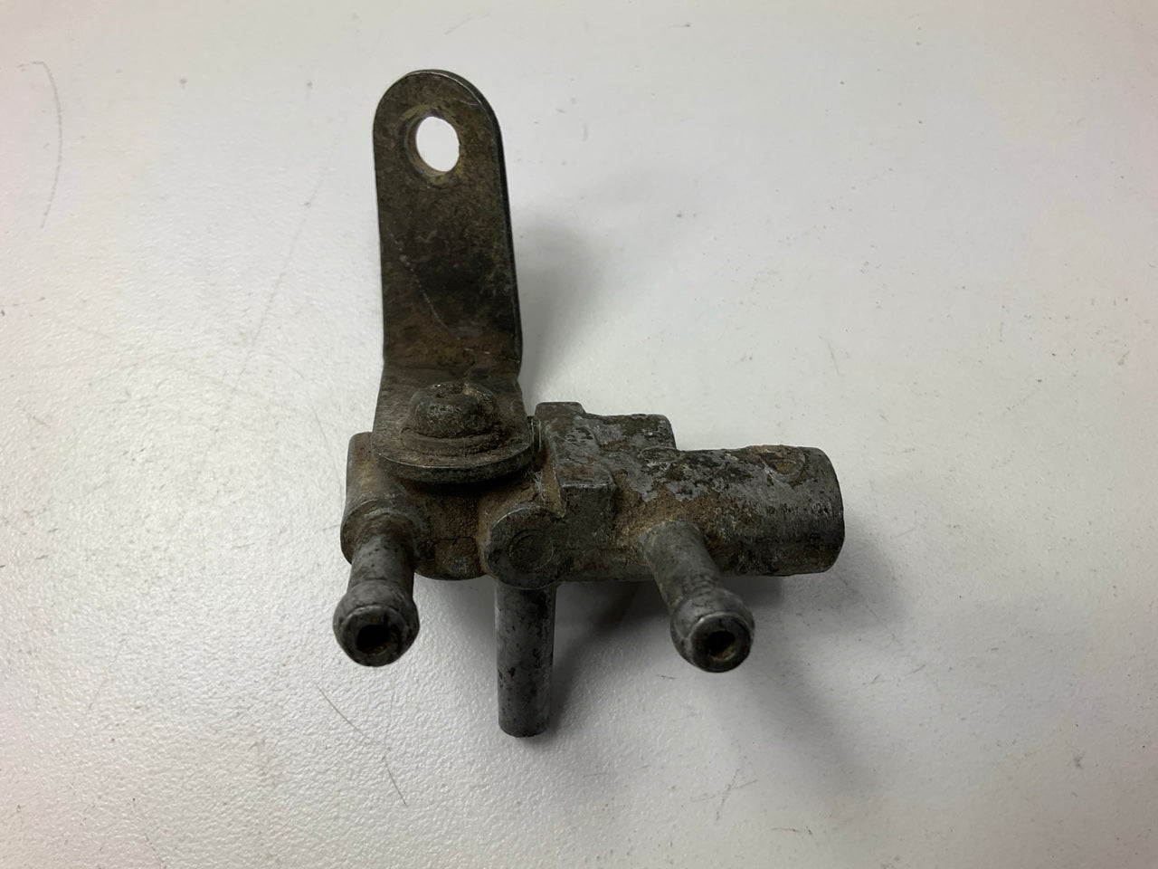 USED - Engine Vacuum Line Block OEM For Datsun 240Z