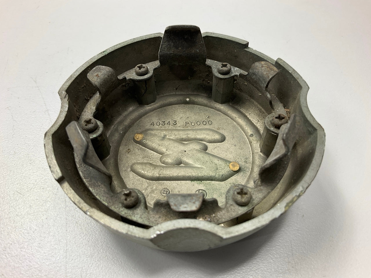 USED # 843 - 40343-P0000 Wheel Center Cap OEM For Datsun 280zx