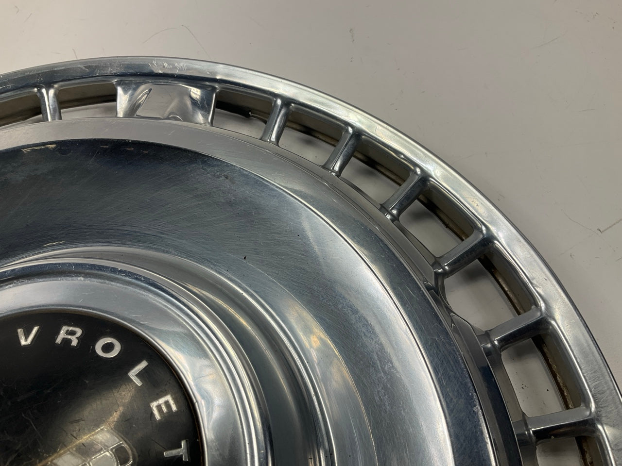 USED - OEM GM 1961 Chevrolet Chevy Corvette Racing Flag Hub Cap Wheel Cover