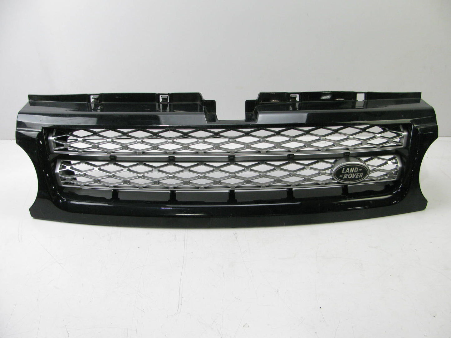 USED - FRONT GRILLE AH32-8138-AW BLACK For 2010-2013 Range Rover