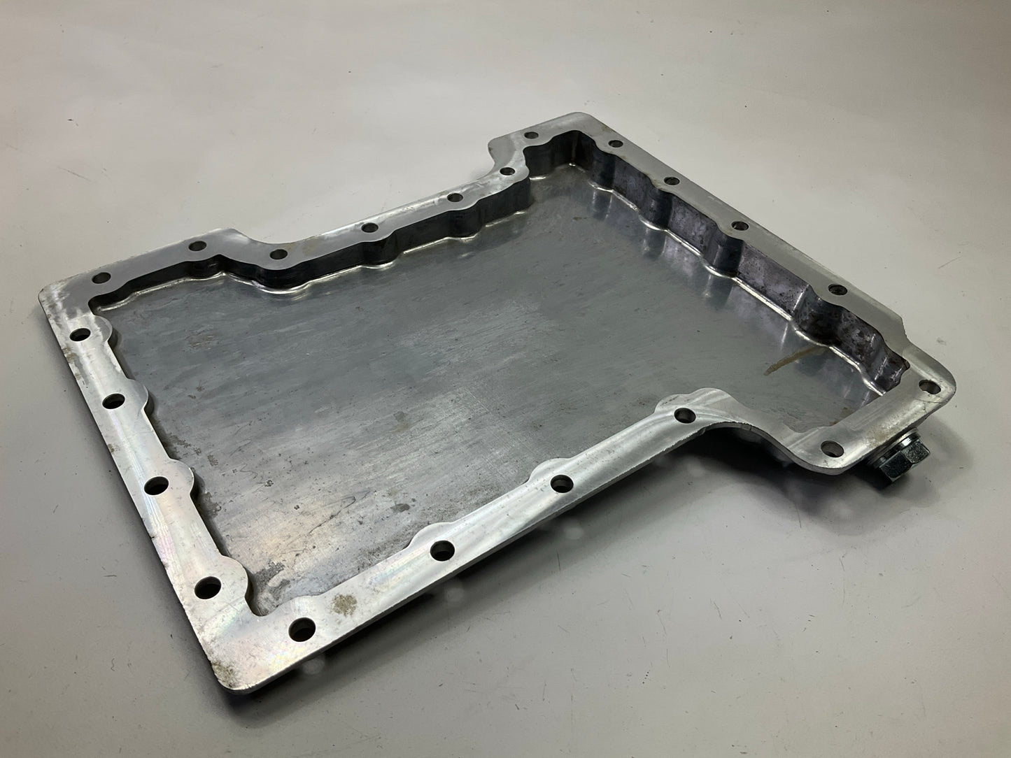 Vaico V48-0468 Engine Oil Pan For 2003-2005 Land Rover Range Rover, LSB000210