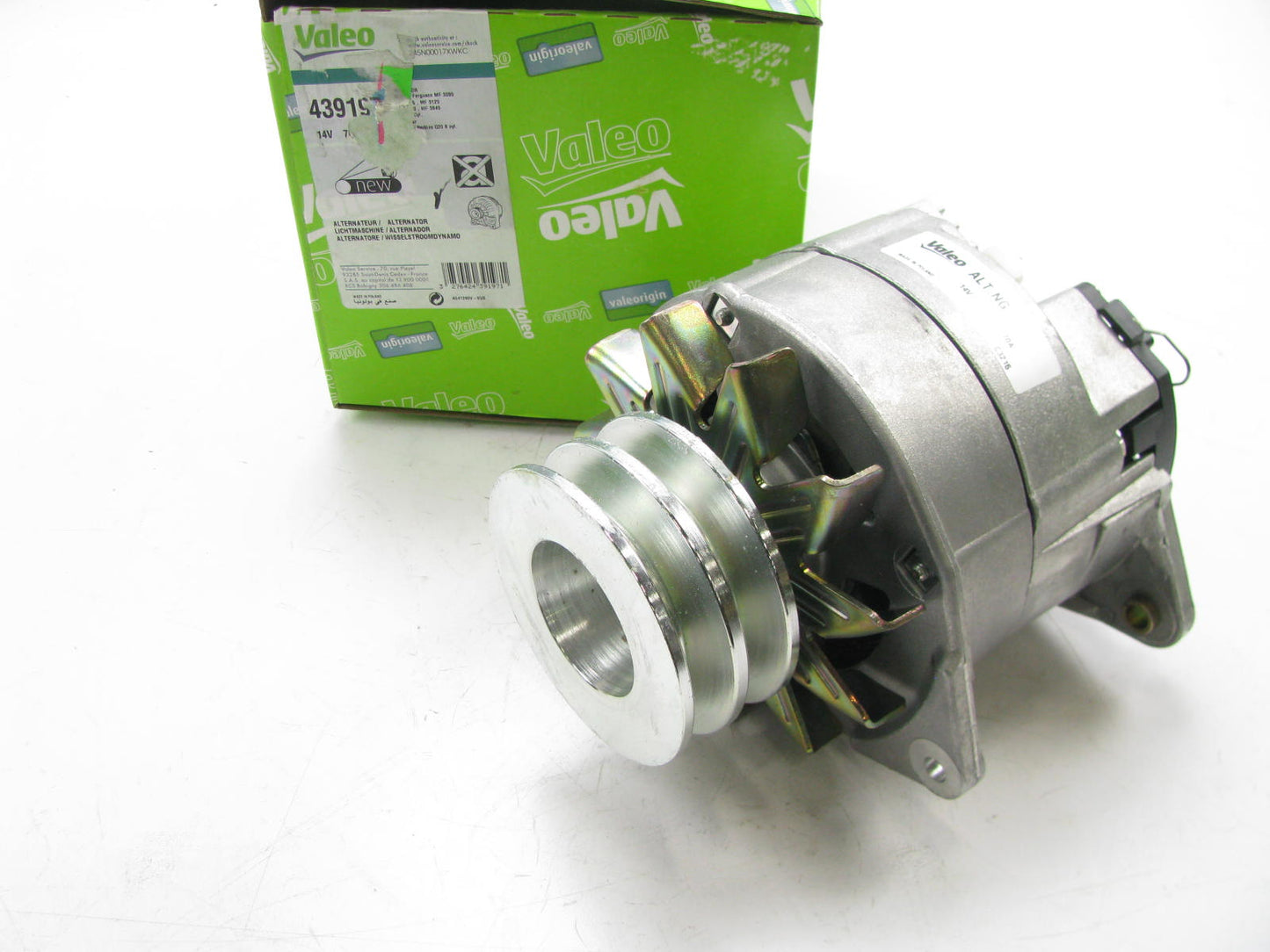 REMAN. Valeo 439197 Alternator Replaces MASSEY FERGUSON 3582-821-M1 3930504R1
