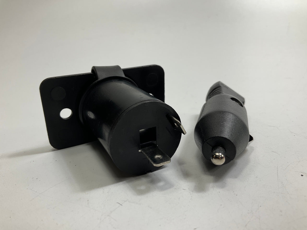 Valmar 31732 Boat / Marine Auxiliary Lighter Power Outlet Socket 12V DC 10 Amp