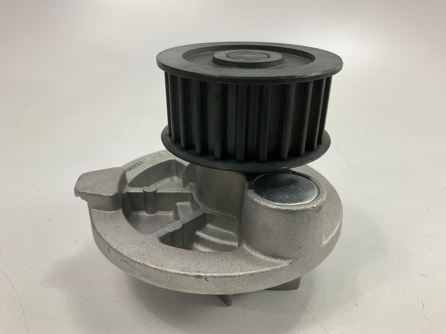 Valucraft AVC-9275 Engine Water Pump 2004-08 Suzuki Forenza, 2005-08 Suzuki Reno