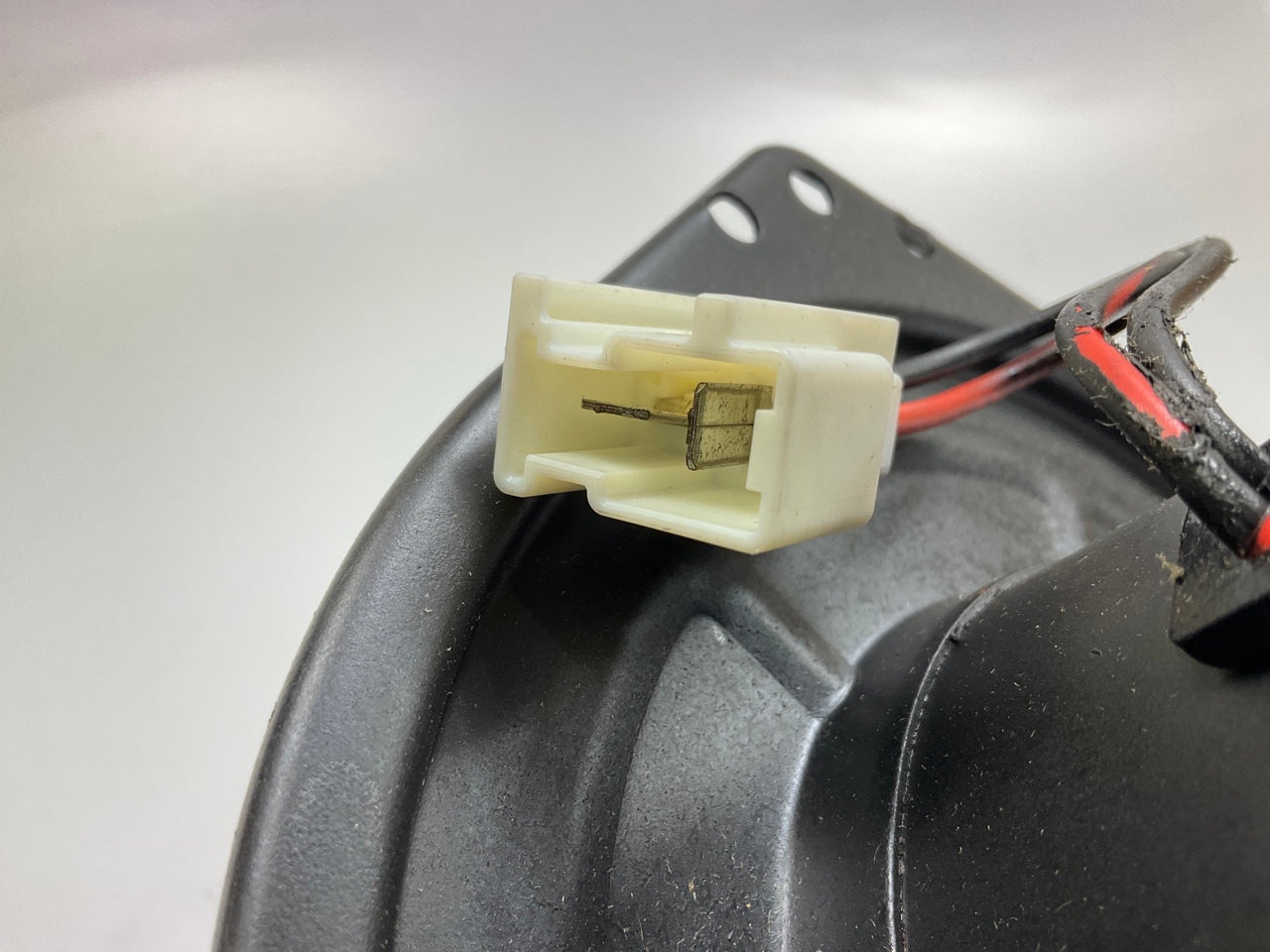 VDO PM2725 HVAC Blower Motor Without Wheel - Front