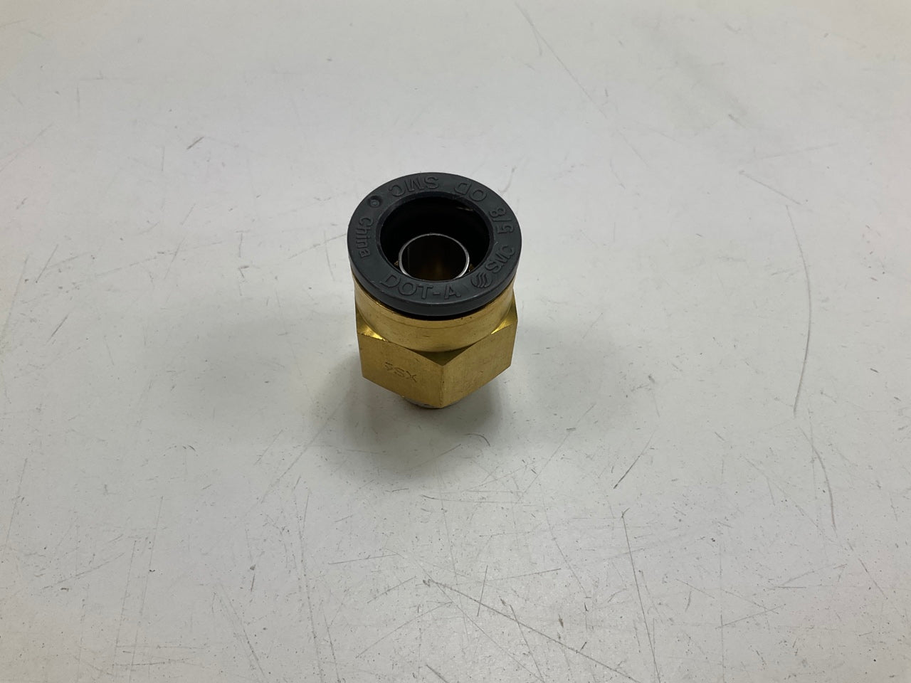 (10) Velvac 016163 Push-Lock Air Brake Fitting, Male, Brass, 5/8'' X 3/8''