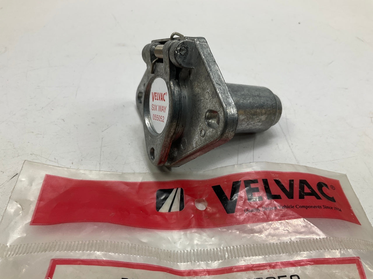 Velvac 055052 Die Cast Six-Way Trailer Connector Socket