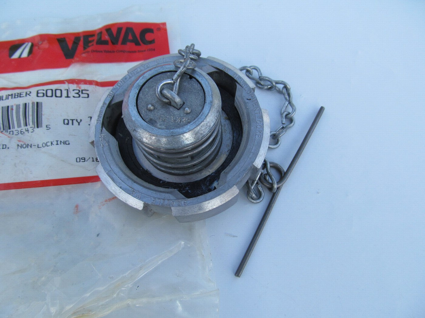 Velvac 600135 2'' Female Fuel Cap, Vented