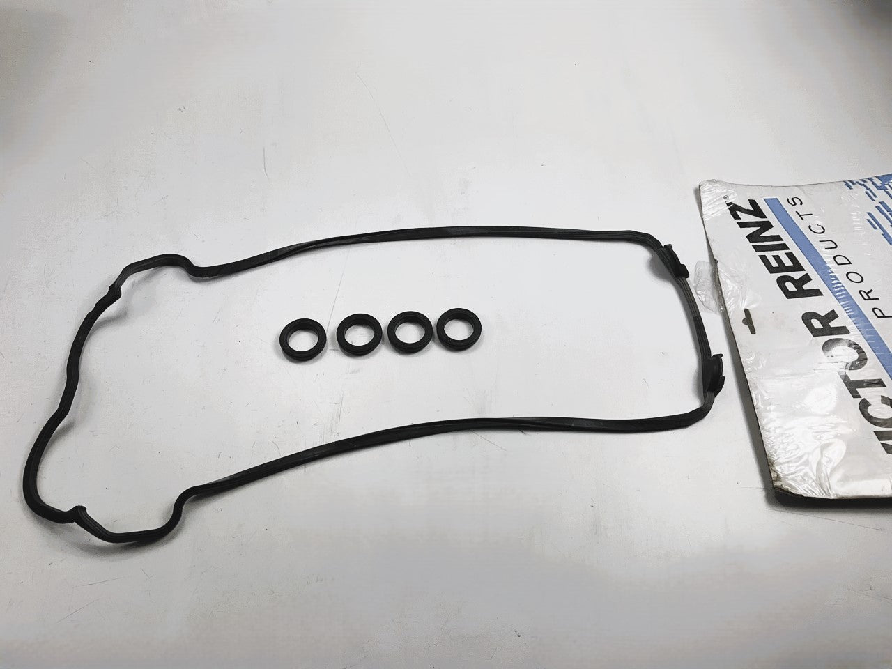 Victor Reinz VS50520SR Right Valve Cover Gasket 1996-99 Mercedes-Benz 4.2L 5.0L