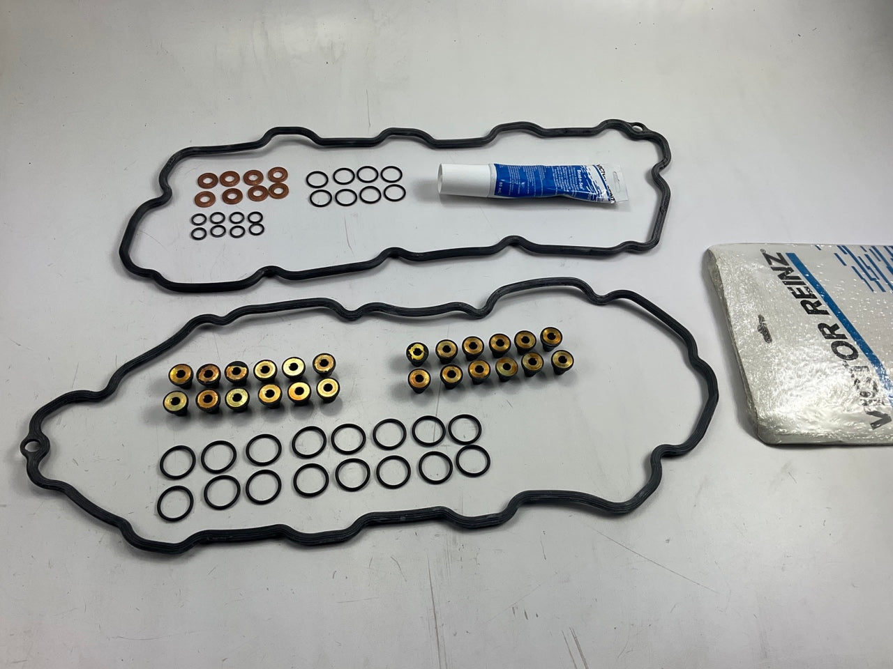 Victor VS50549 Valve Cover & Injector Gasket Set For 2001-2004 Duramax DIESEL