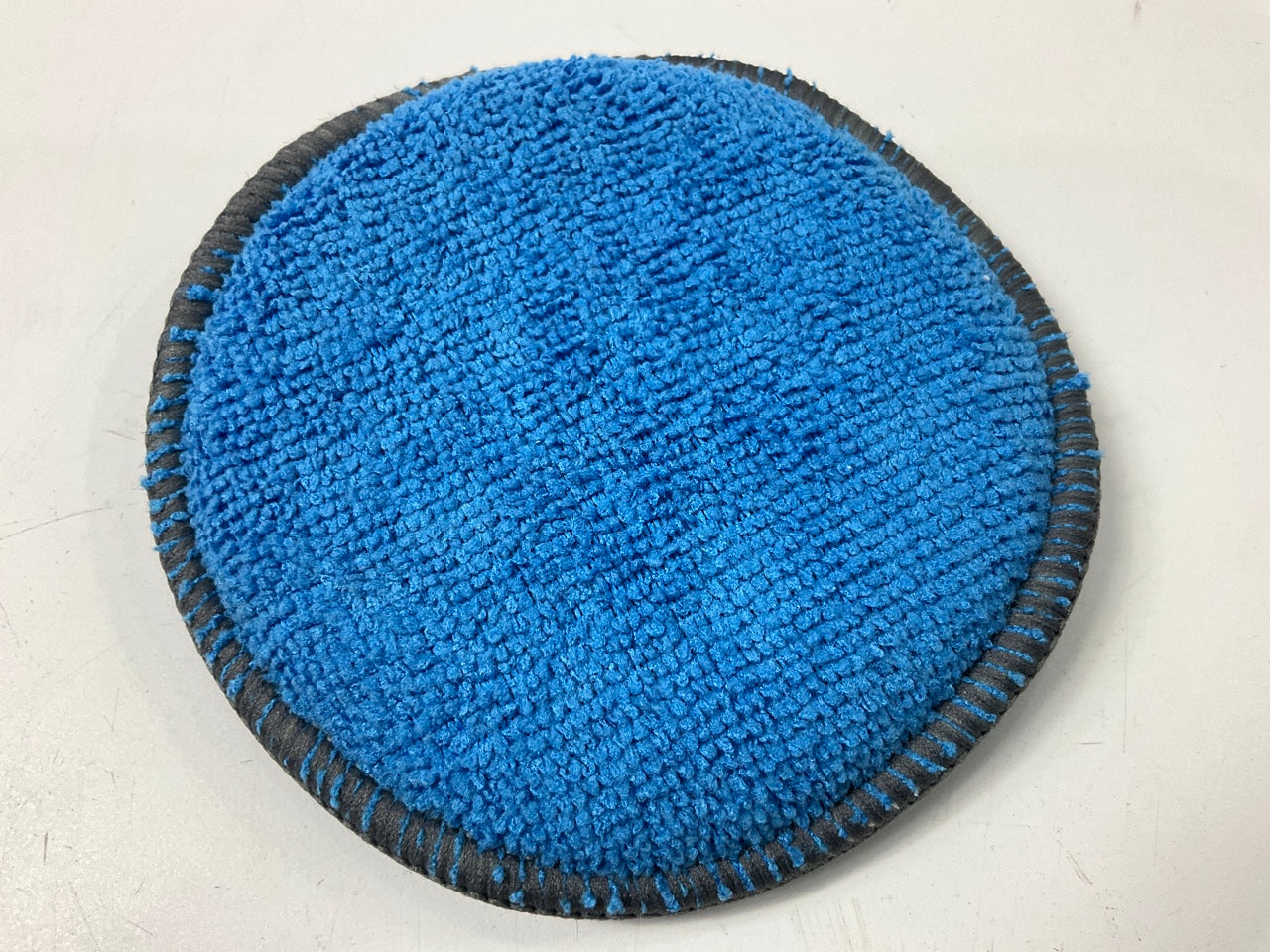 Viking 862400 5'' Blue Microfiber Applicator Pads, Pack Of 6