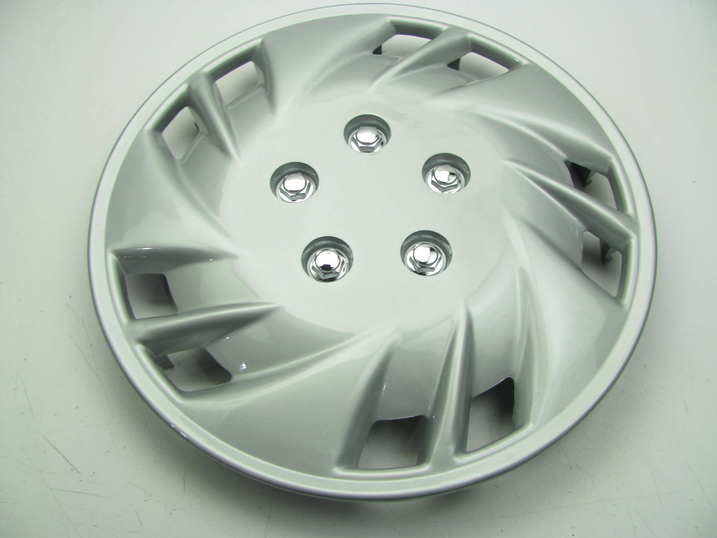 Custom Accessories 82802 Viper 15'' Wheel Cover R15 With Chrome Nuts, Set Of 4