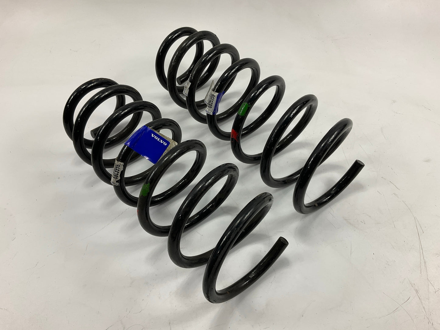 (2) NEW OEM Volvo 8666289 Rear Coil Springs