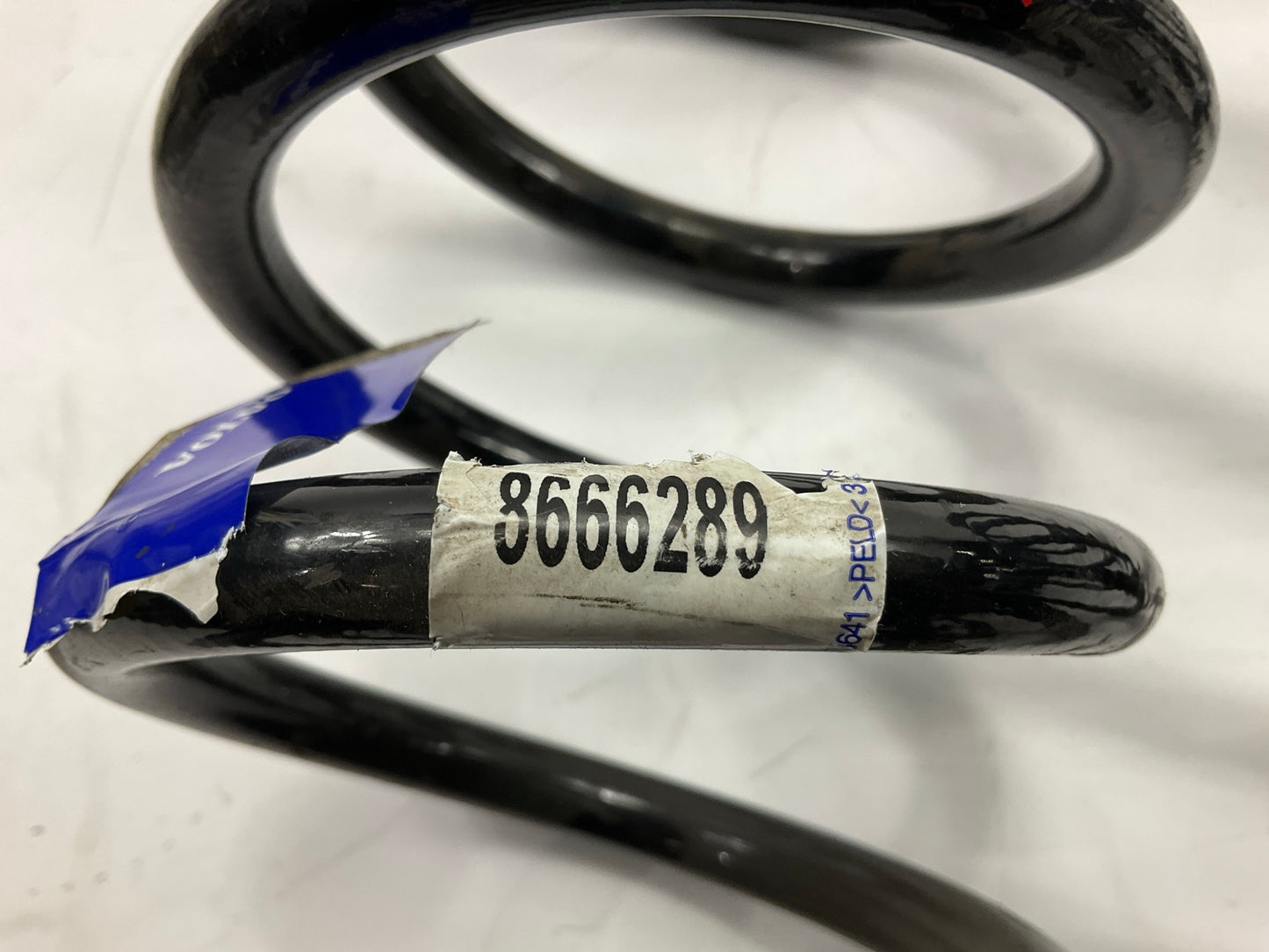 (2) NEW OEM Volvo 8666289 Rear Coil Springs