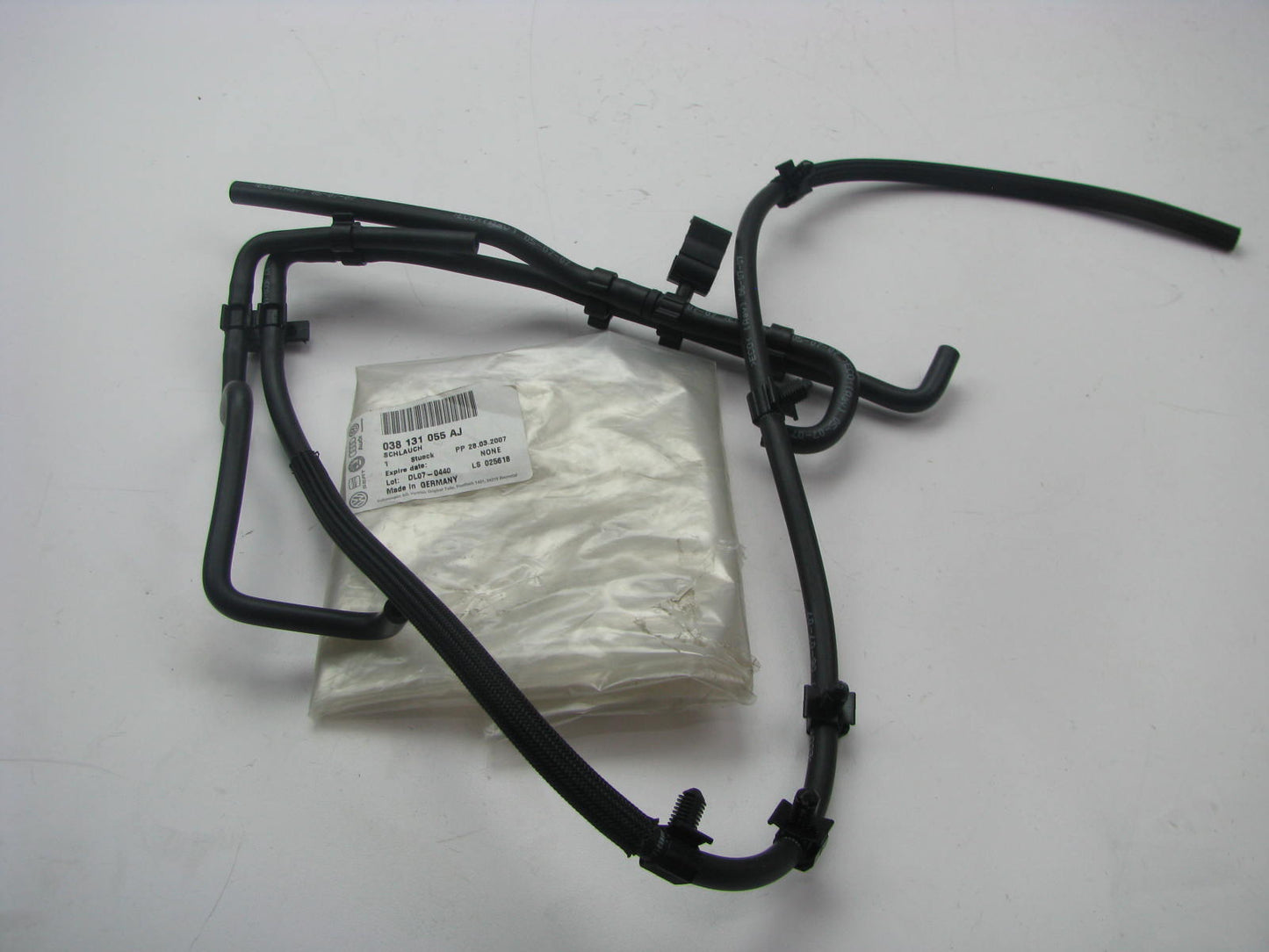 NEW - OEM VW Audi 038131055AJ Emissions Vacuum Harness 2006 Volkswagen Beetle