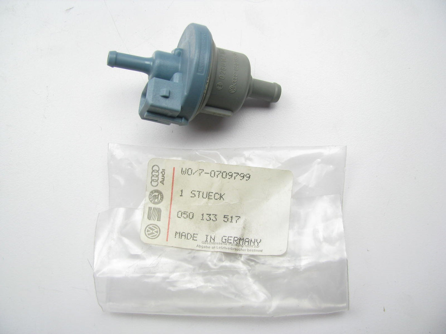 New Genuine Emission Vacuum Valve OEM For Volkswagen 050133517