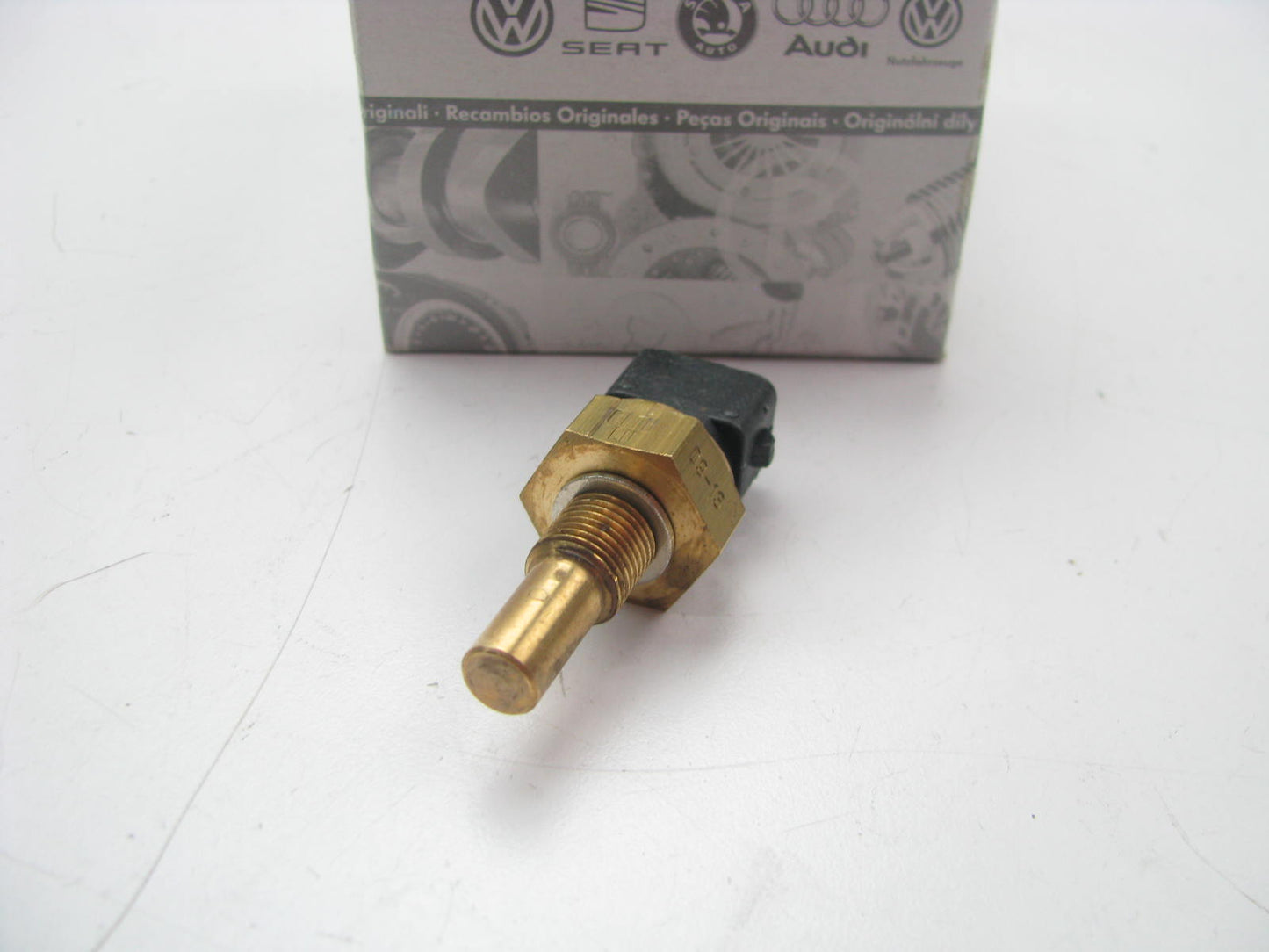 NEW - OEM VW Audi 059-919-563 Engine Oil Temperature Switch 1998-01 Passat 2.8L