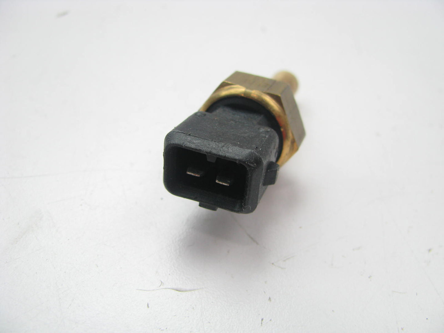 NEW - OEM VW Audi 059-919-563 Engine Oil Temperature Switch 1998-01 Passat 2.8L