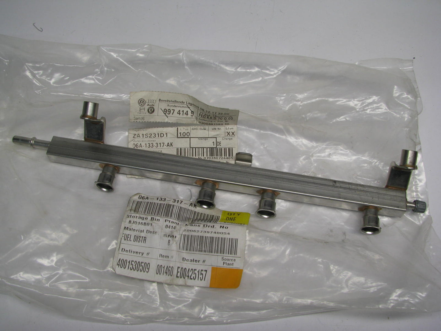 NEW Fuel Rail 06A133317AK Genuine OEM For Volkswagen 1.8L