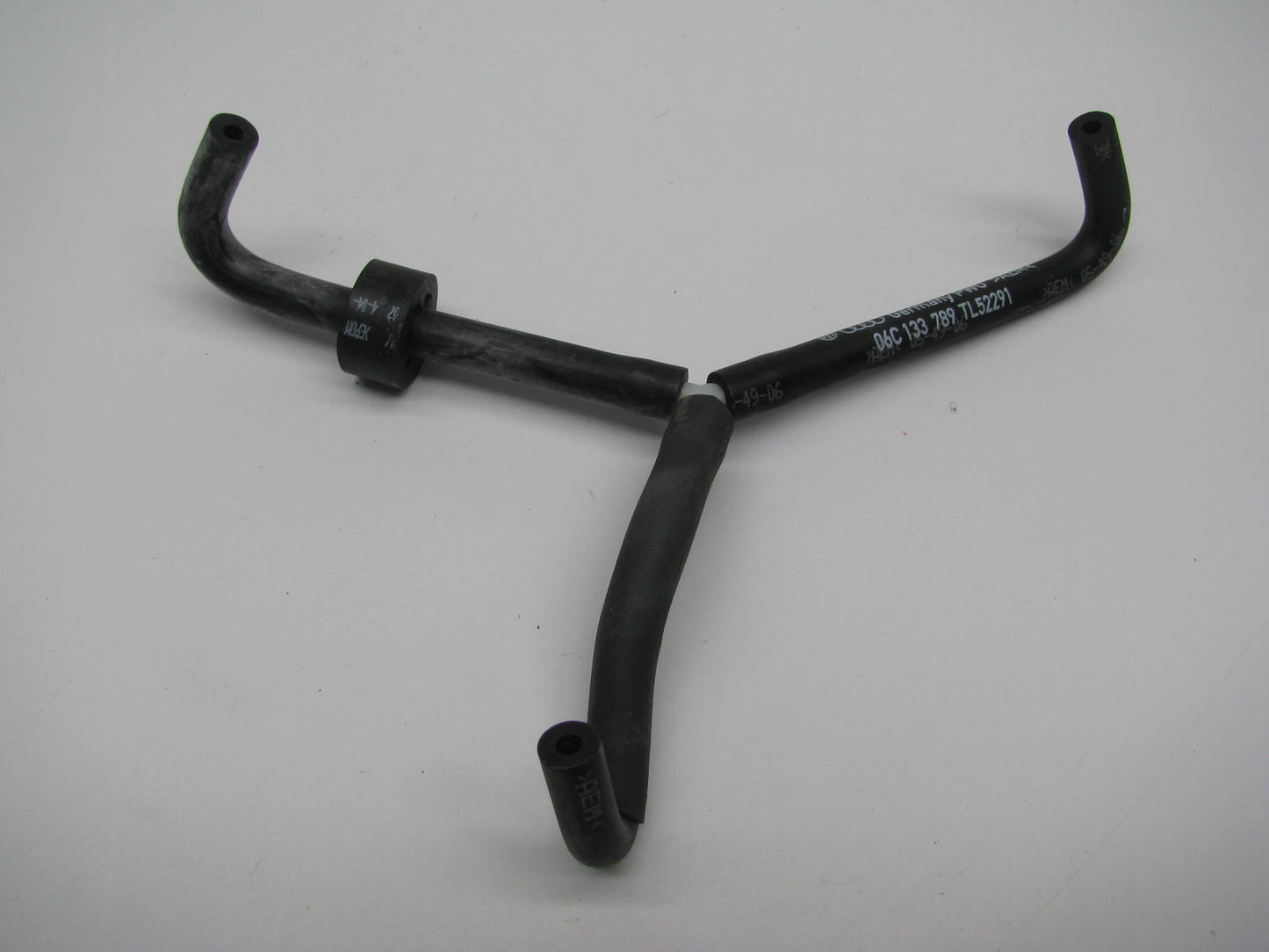 NEW - OEM VW Audi 06C133789 Vacuum Hose