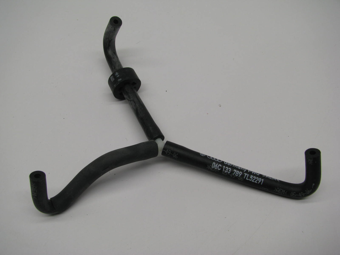 NEW - OEM VW Audi 06C133789 Vacuum Hose