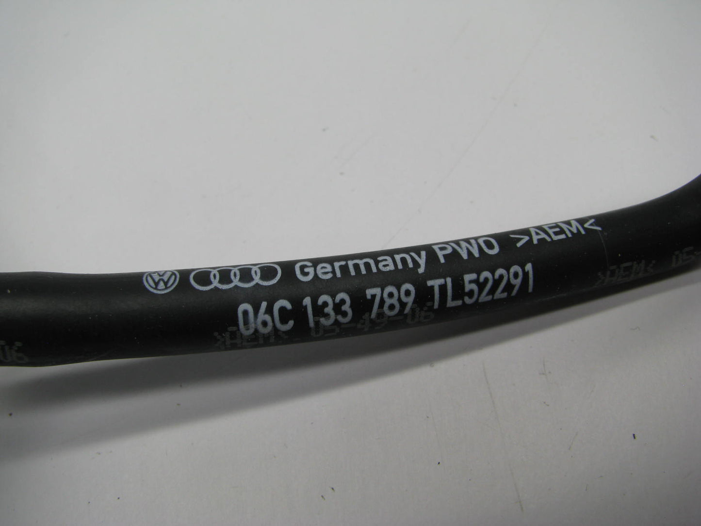 NEW - OEM VW Audi 06C133789 Vacuum Hose
