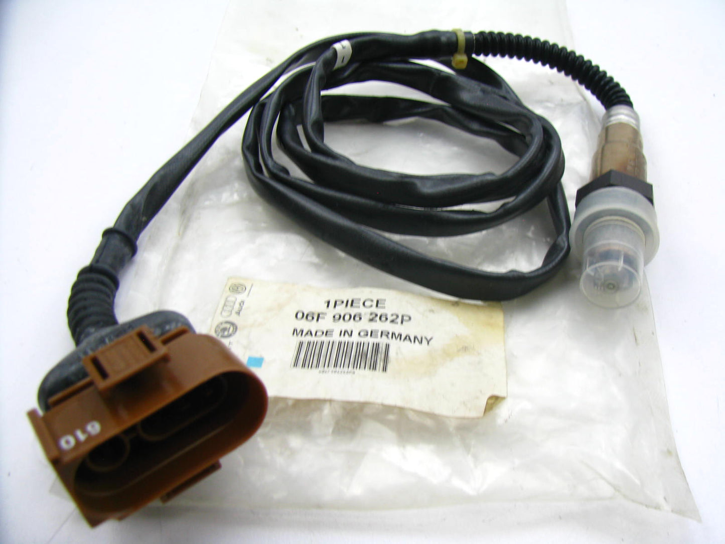 NEW GENUINE OEM Vw Audi 06F906262P Oxygen O2 Sensor - DOWNSTREAM