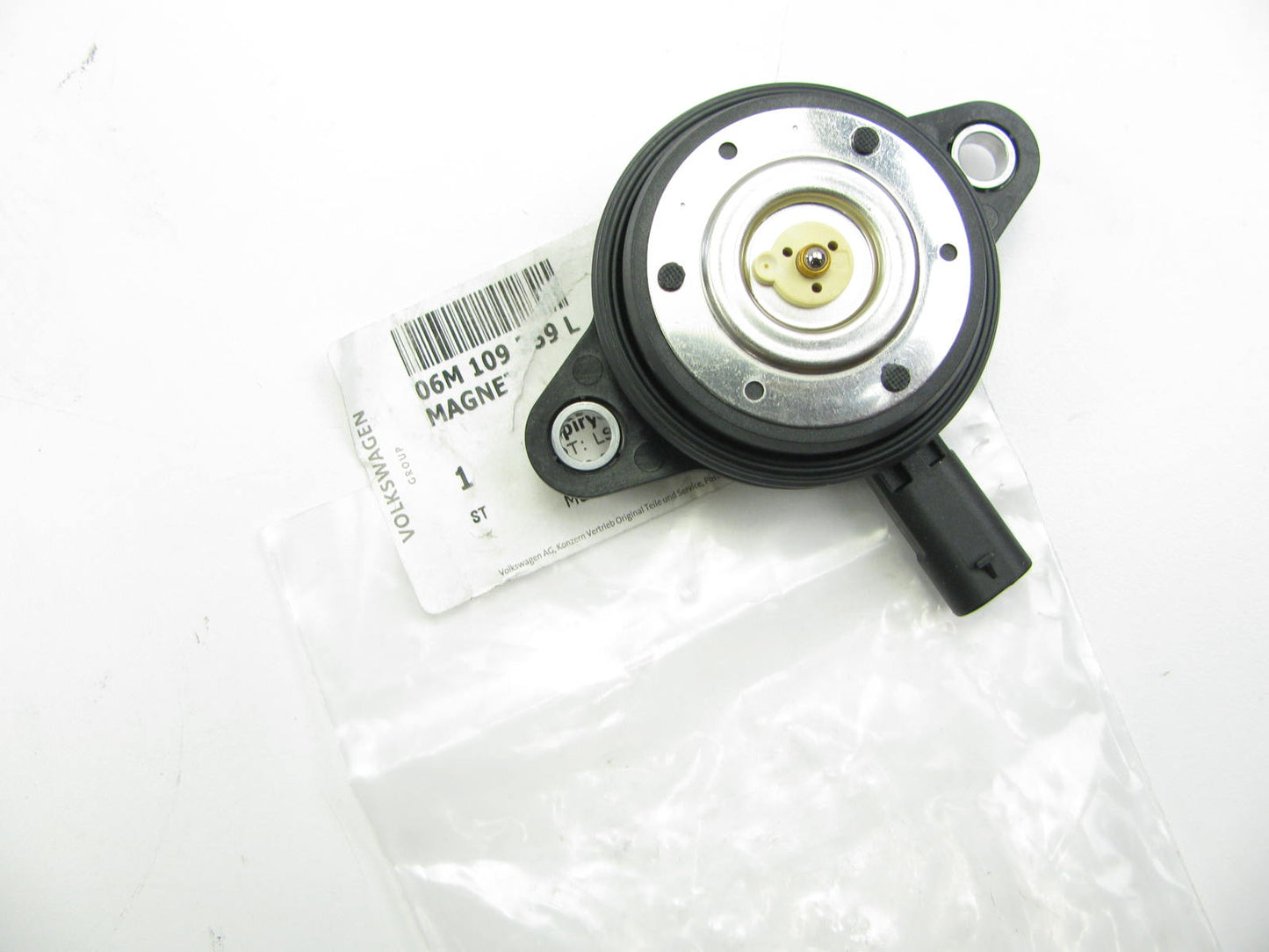 NEW Cam Adjuster Engine Variable Valve Timing (VVT) Solenoid OEM Audi 06M109259L