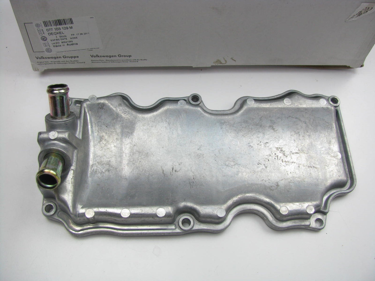 NEW OE AUDI 077103129M Engine Block Vent Lid Valley Pan Cover 03-04 AUDI RS6 4.2