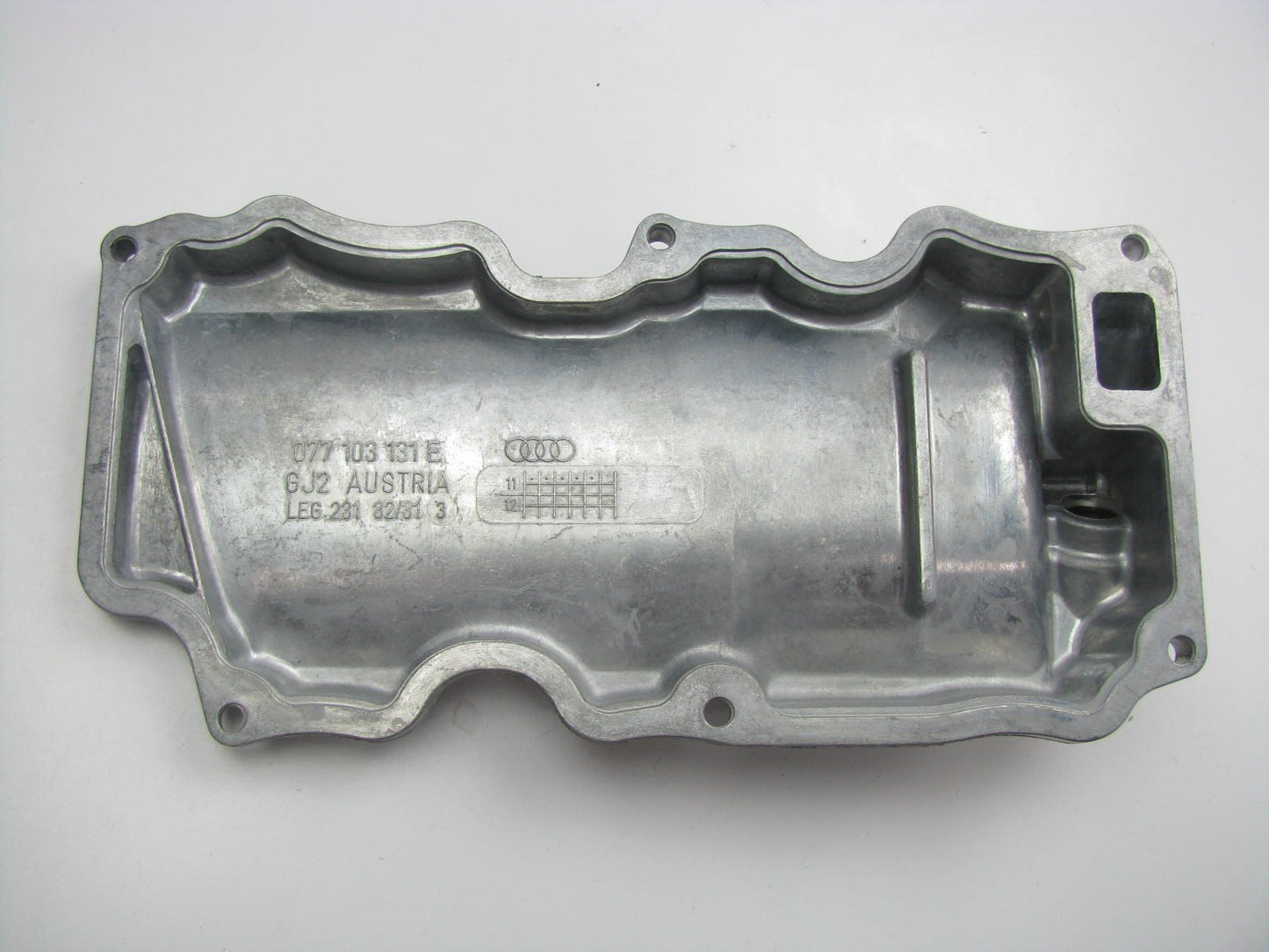NEW OE AUDI 077103129M Engine Block Vent Lid Valley Pan Cover 03-04 AUDI RS6 4.2