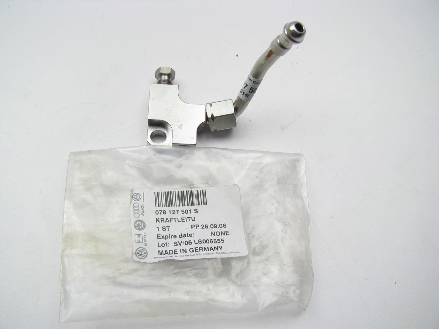 079127501S New Genuine Fuel Line Pipe OEM VW AUDI 4.2L